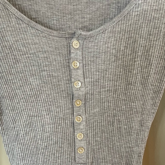 Aritzia Golden by TNA Hennechar Long Sleeve Shirt Size XS - Picture 6 of 10